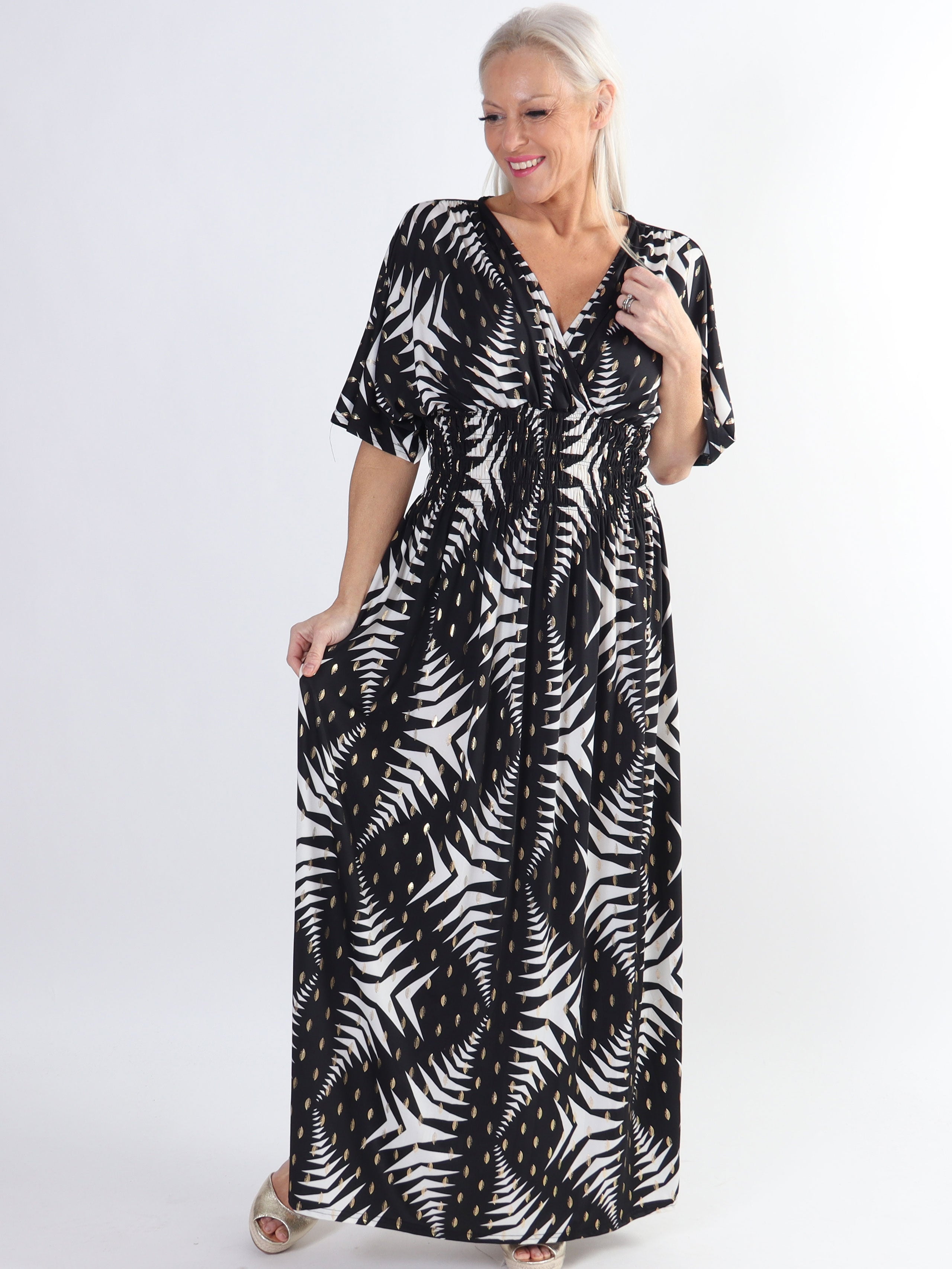 Pams Pattern - Lång stretchig plus size-klänning i skrynkelfritt tyg